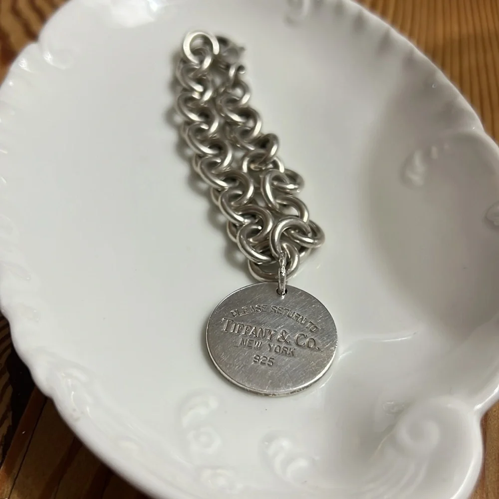 Tiffany &Co. Sterling silver chain linked bracelet. - Picture 7 of 10